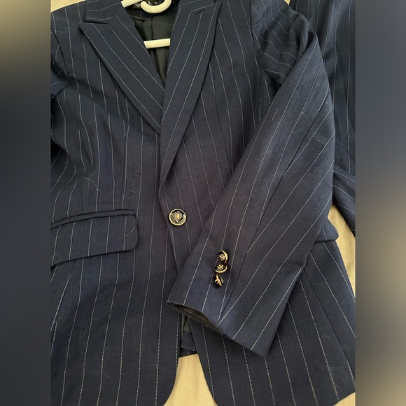 suits - Picture 5 of 8